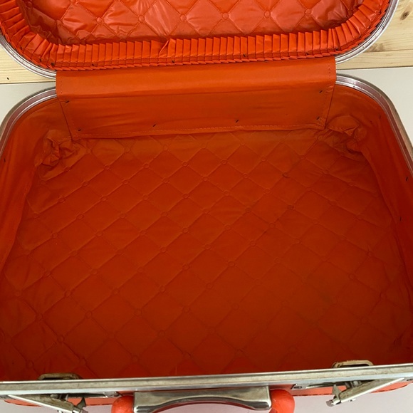 Vintage Retro Mod Orange Vinyl Suitcase Mid Century Travel Luggage 60s 70s Vibe - Picture 7 of 15